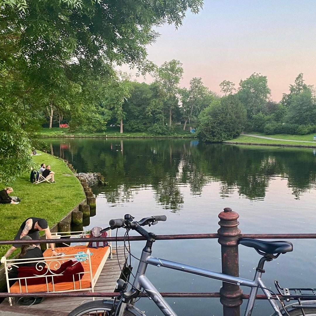 Sommerabend am Traveufer