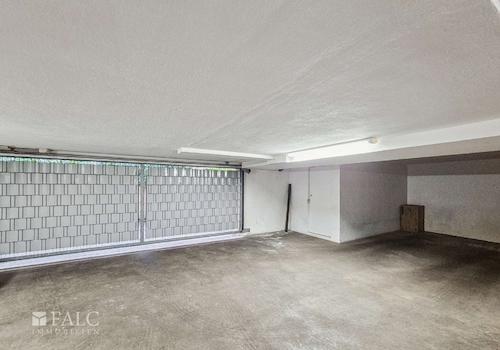 Tiefgarage + Stellplatz