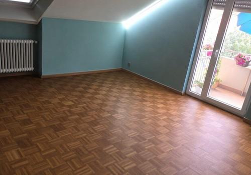 Wohnzimmer mit Balkon, KI 