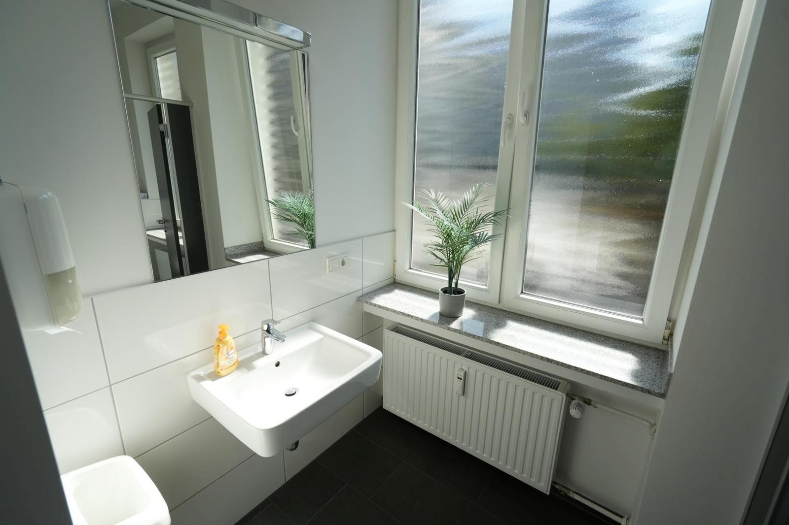 Mitarbeiter-WC 1