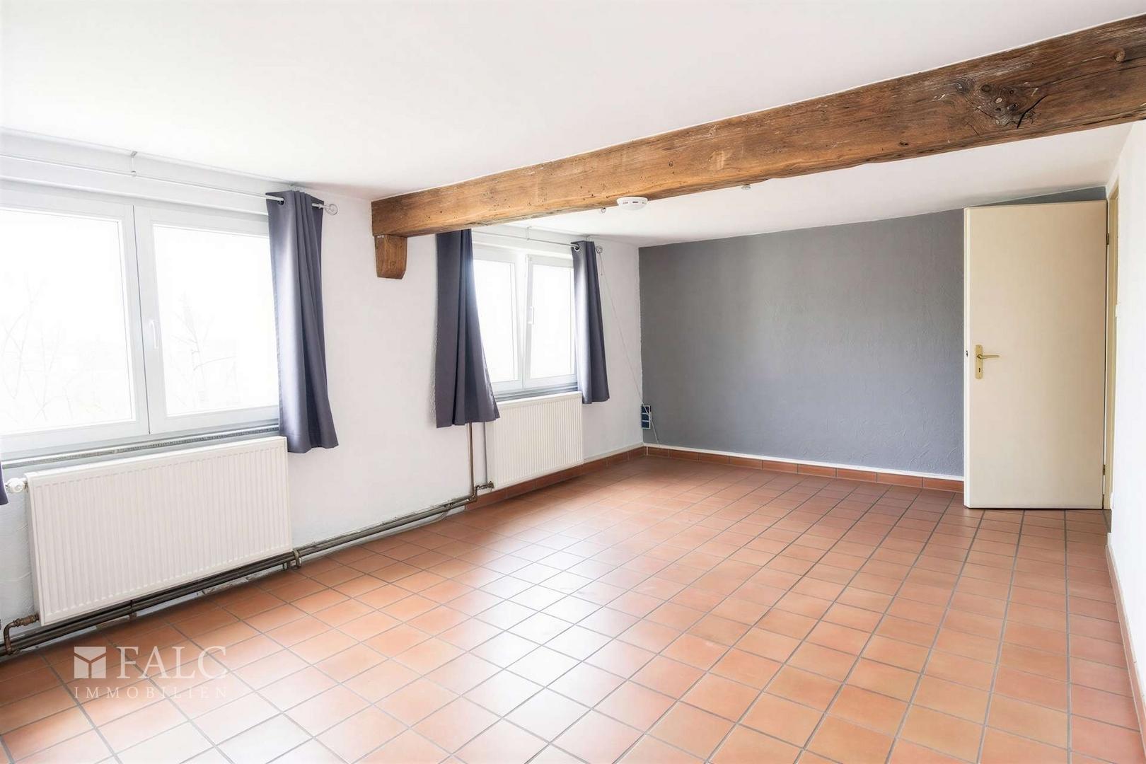 Großes helles (Wohn-)Zimmer 1. OG