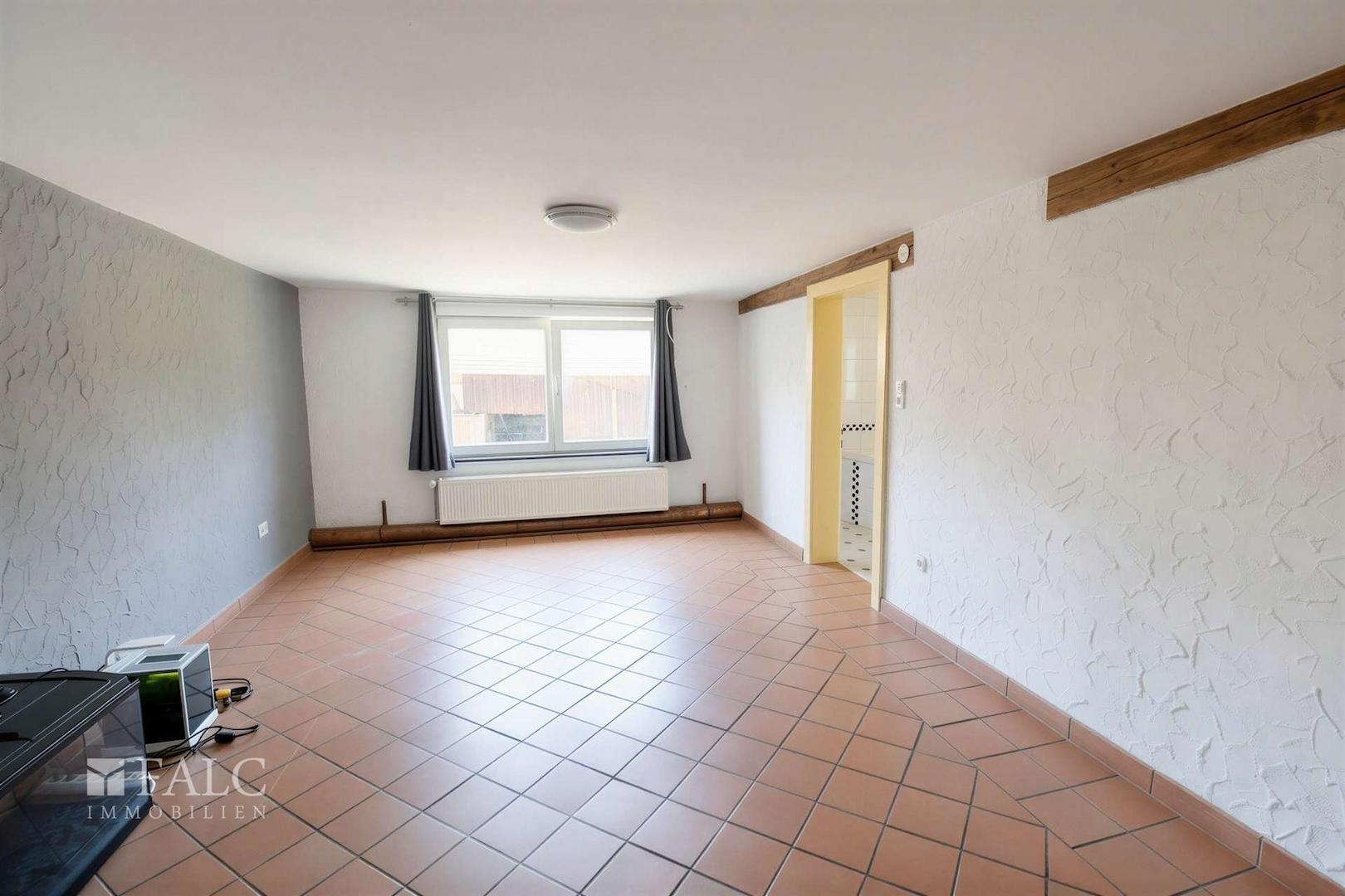 Schlafzimmer mit Zugang zum Bad
