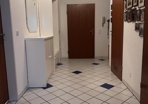 Flur Richtung Wohnungstüre