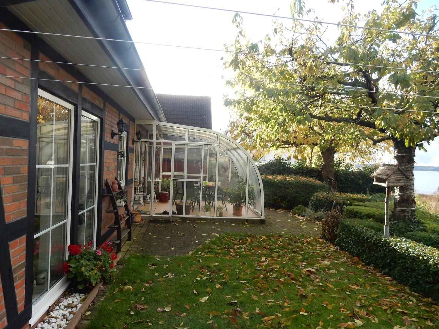 Terrasse mit Wintergarten