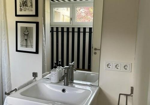 Badezimmer mit Dusche