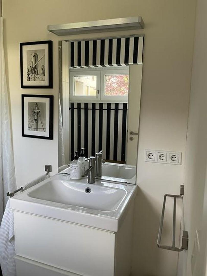 Badezimmer mit Dusche