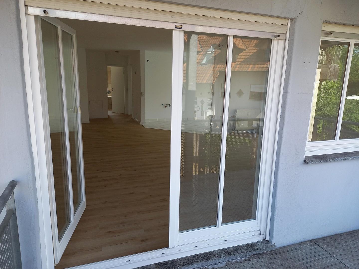 Vom Balkon in die Wohnung