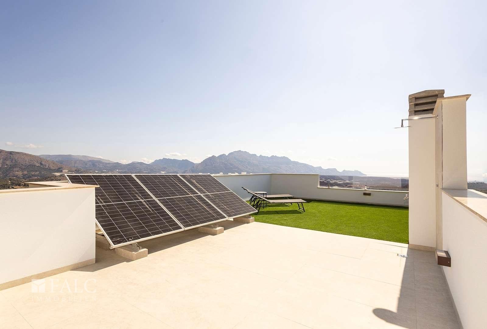 Dachterrasse mit Solarzellen