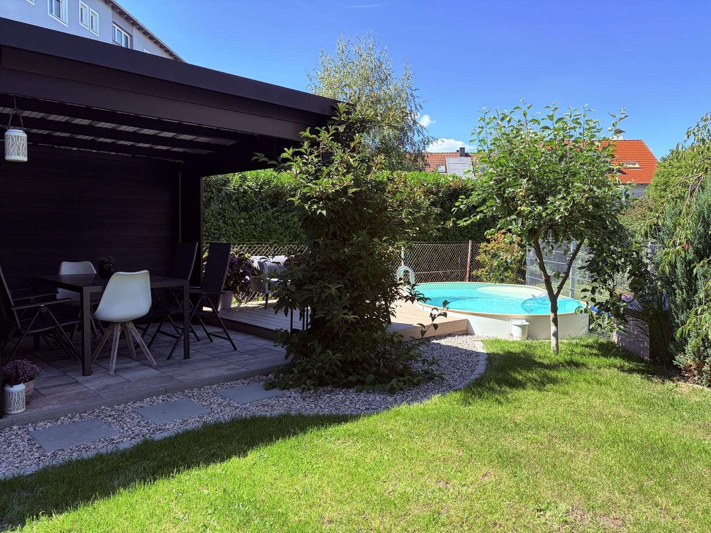 Garten mit Pool