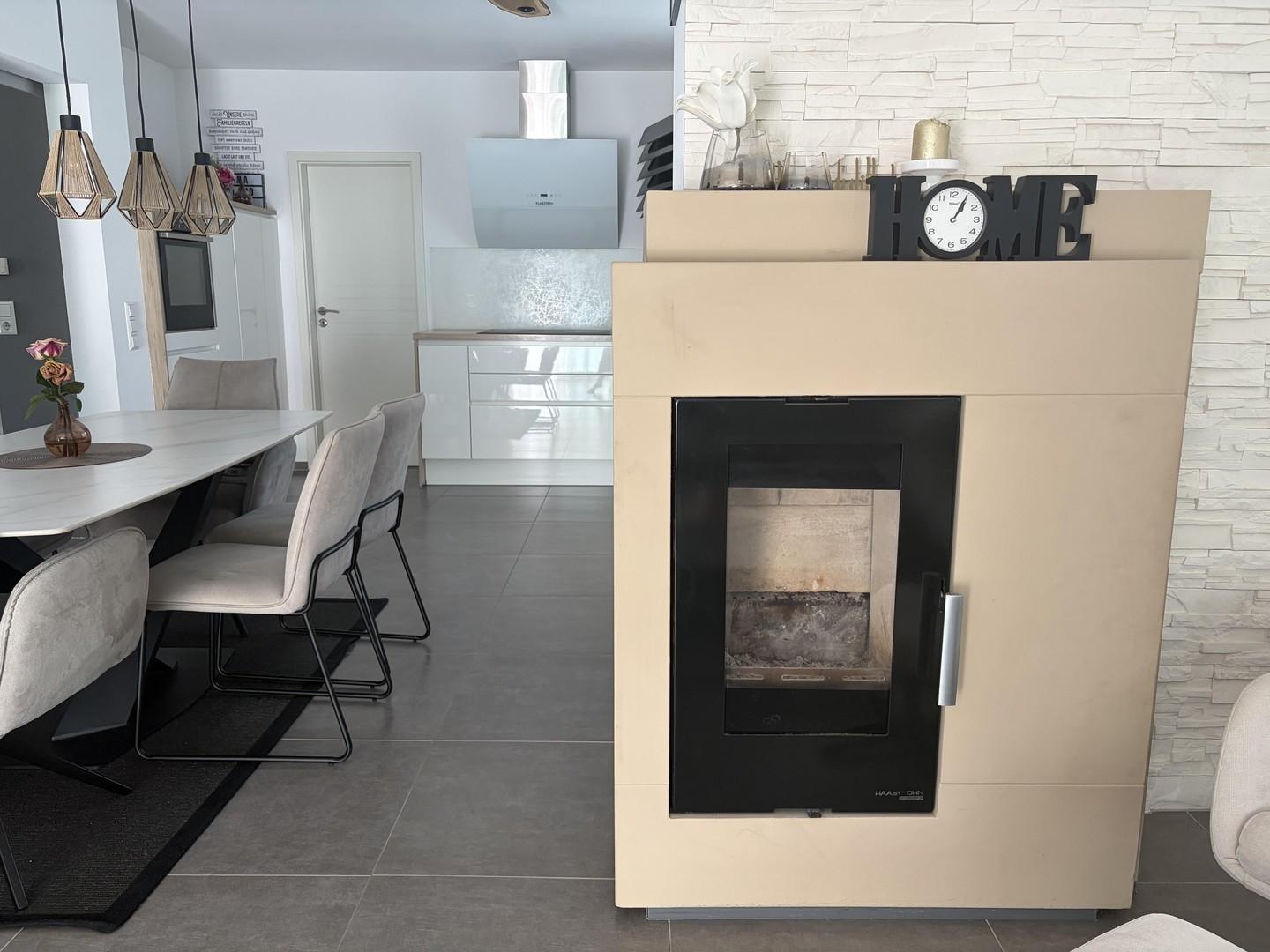 Kamin und Essbereich