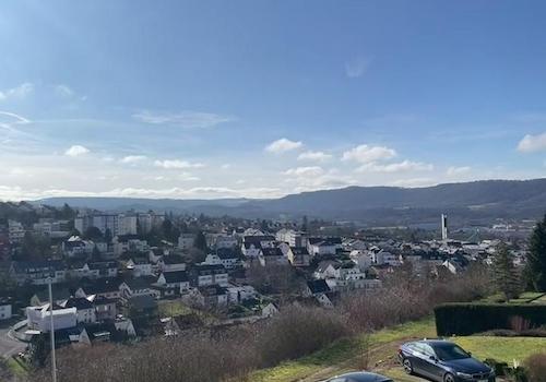 Sonnige Stunden auf dem Balkon
