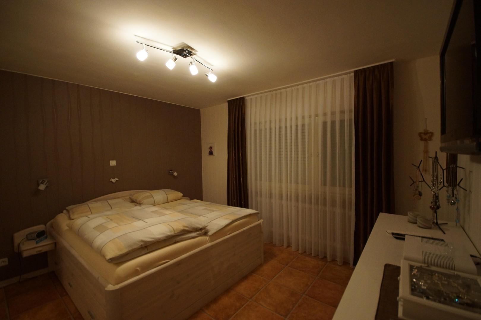 Schlafzimmer 1