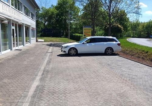 Außen Parkplätze