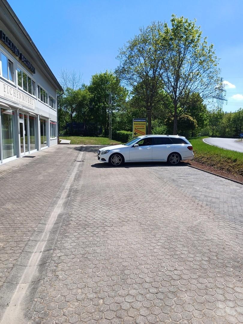 Außen Parkplätze