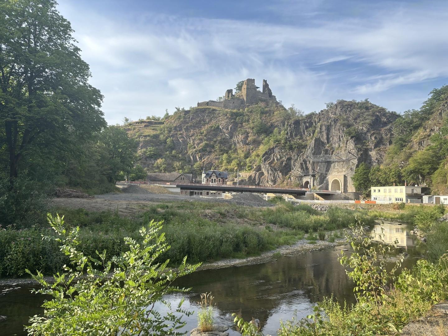 Burg Are