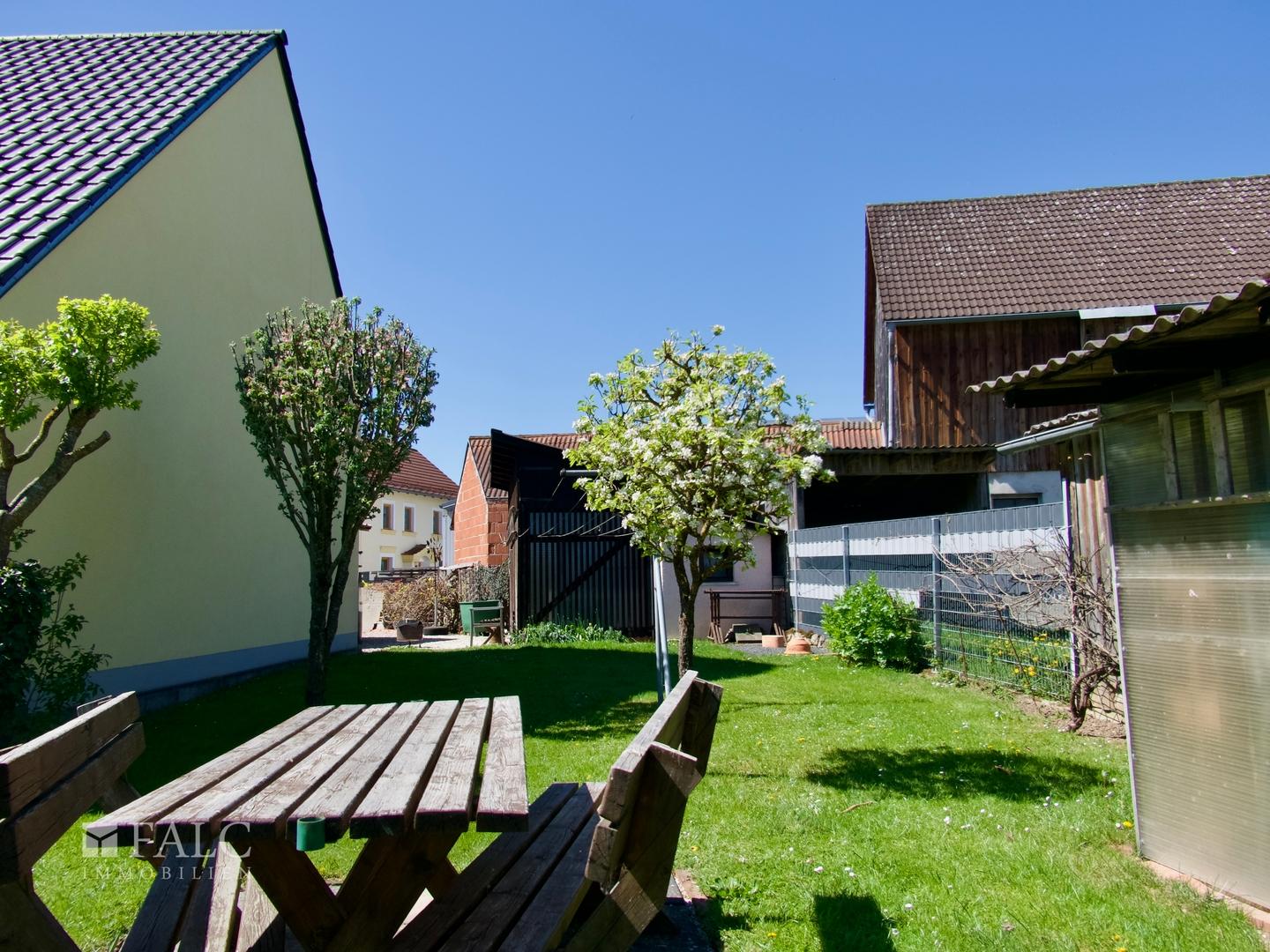 Garten 1 von 2