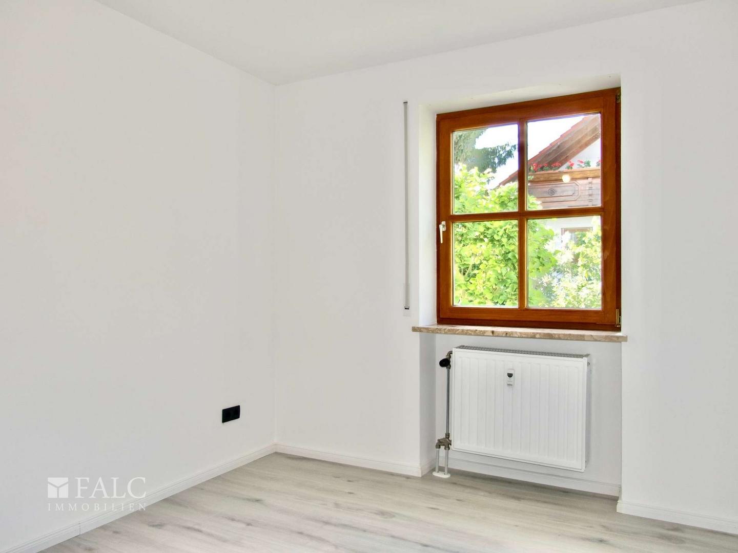EG: Schlafzimmer 1 von 3