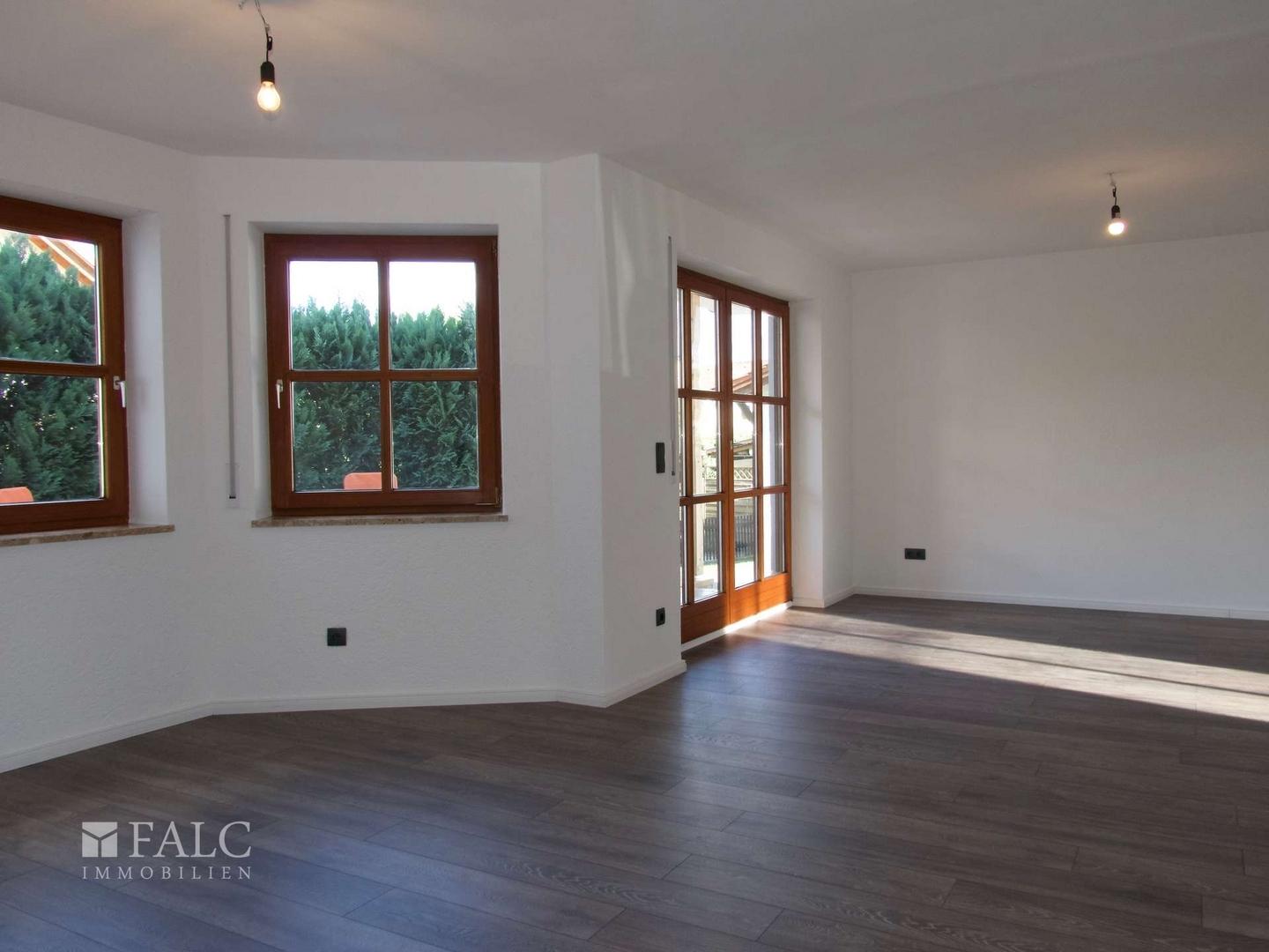 EG: Wohnen mit Zugang Terrasse