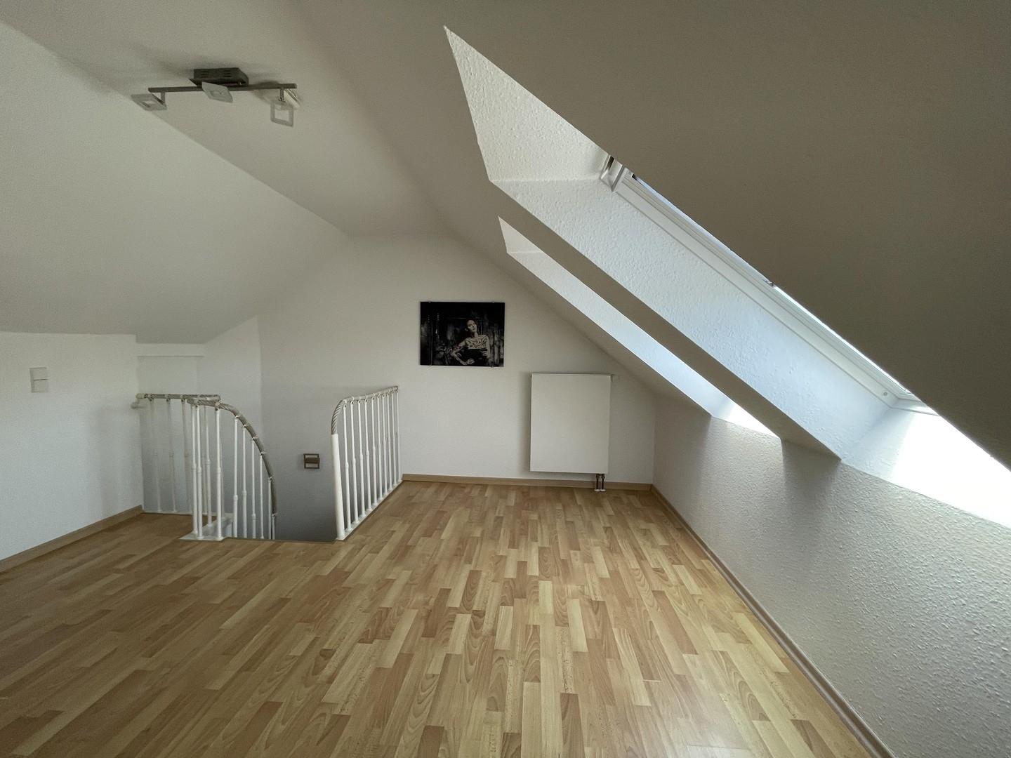 obere Ebene mit Büro / Gäste