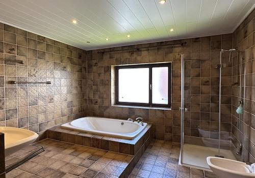 Badezimmer EG