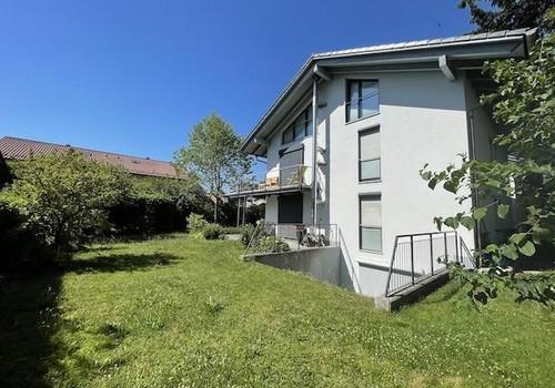 Aussenansicht Haus mit Garten
