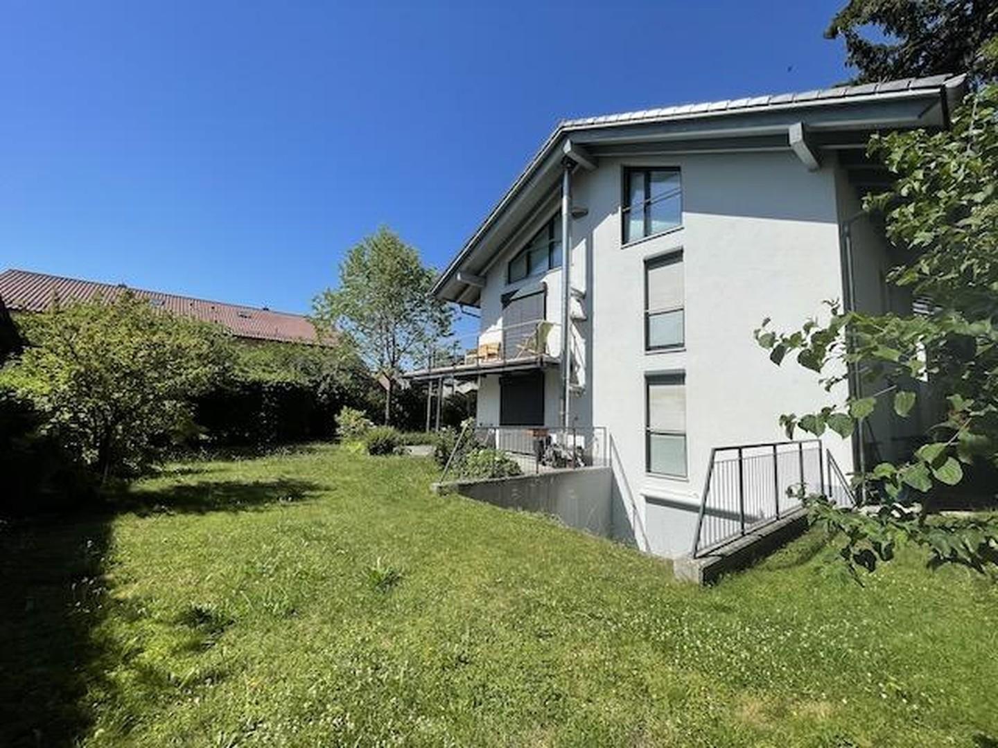 Aussenansicht Haus mit Garten