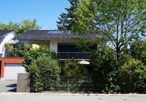 Aussenansicht mit Garage