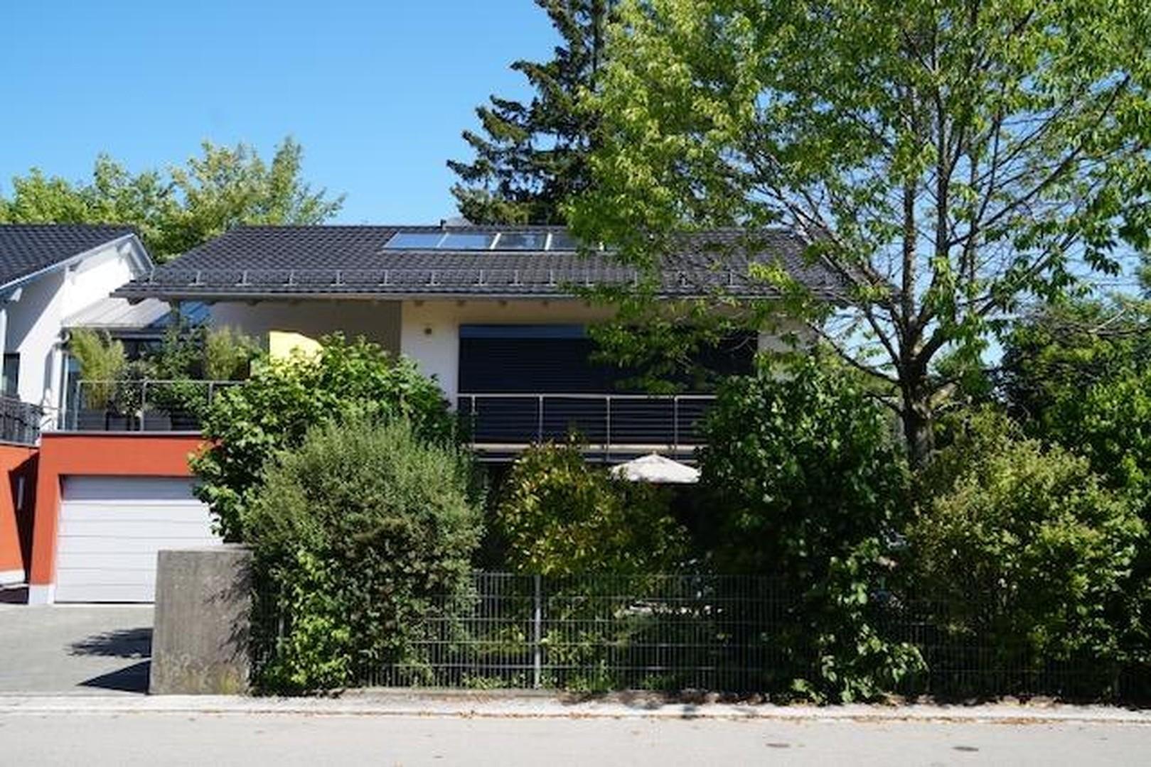 Aussenansicht mit Garage