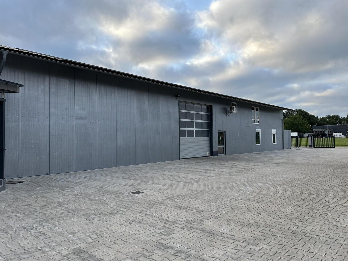 Halle 300 m²