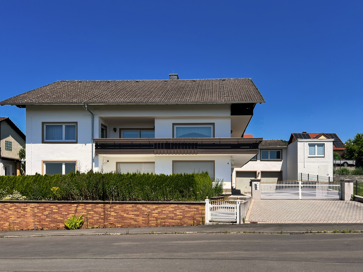 Vorderseite von Straße