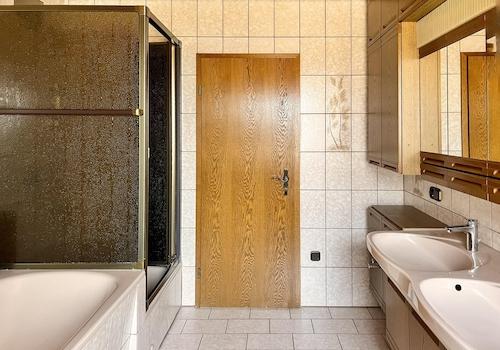 Badezimmer bei Schlafzimmer