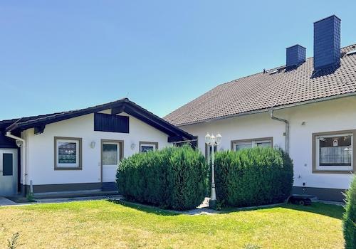 Garten (links Studio Zugang)