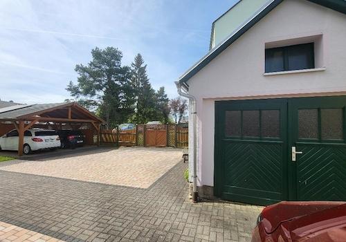 Garage und Doppelcarport