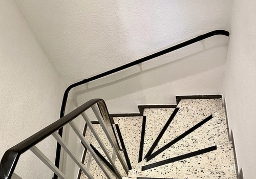 Treppe ins Untergeschoss