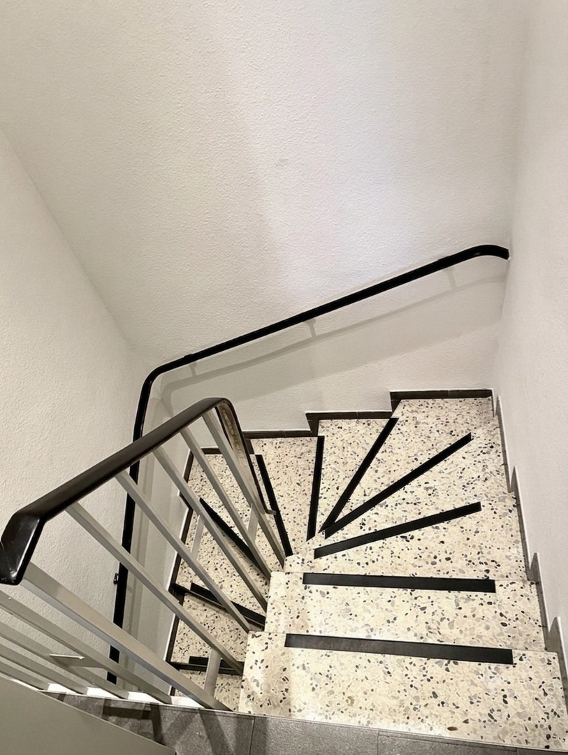 Treppe ins Untergeschoss