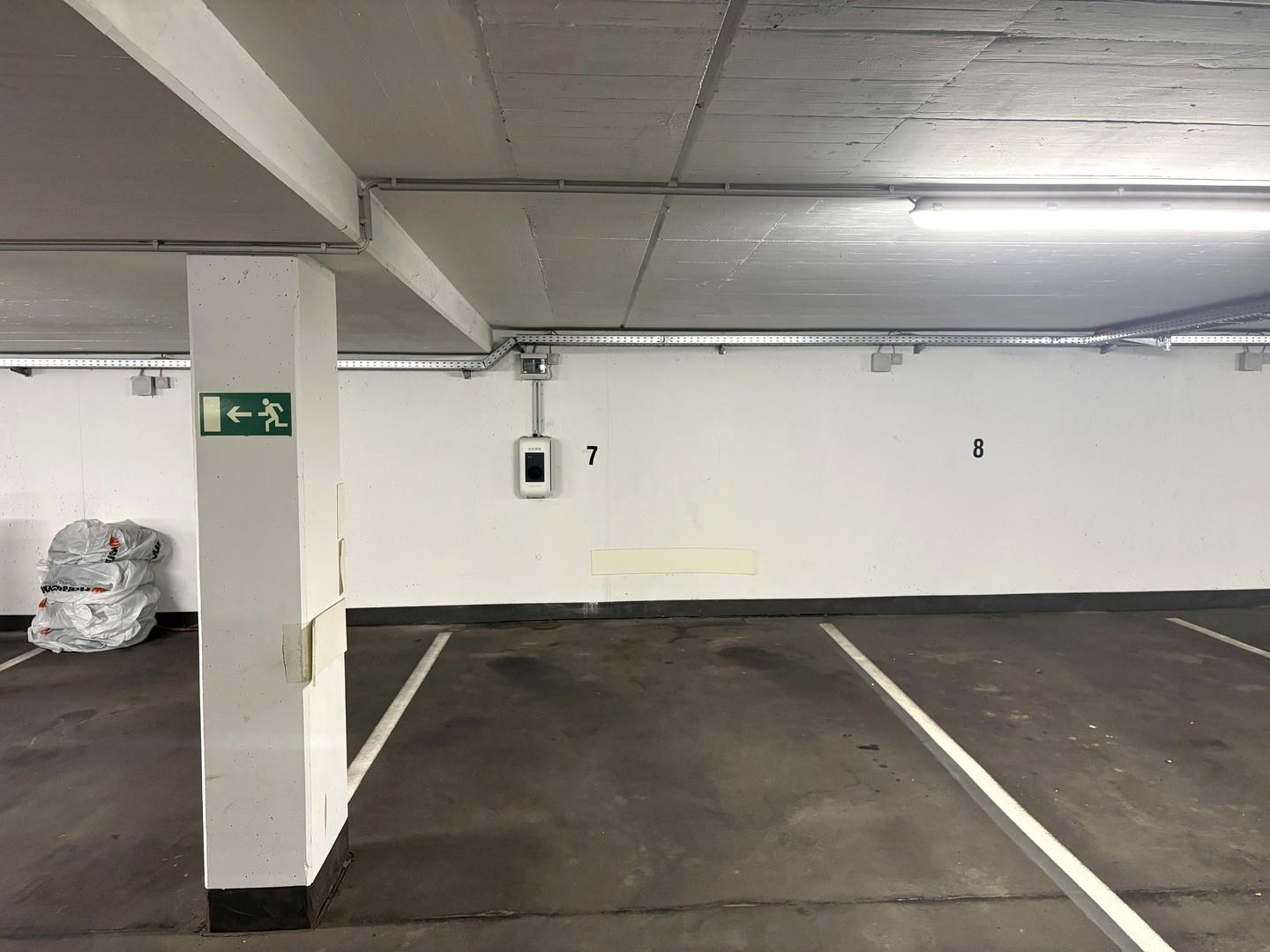 Tiefgaragenstellplatz/Wallbox