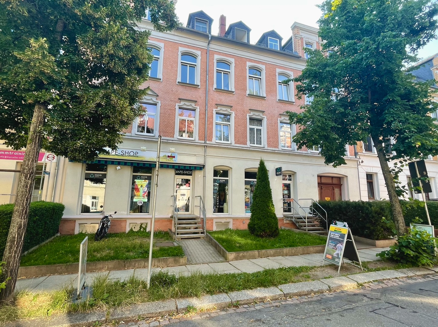 Zugang Straßenseite