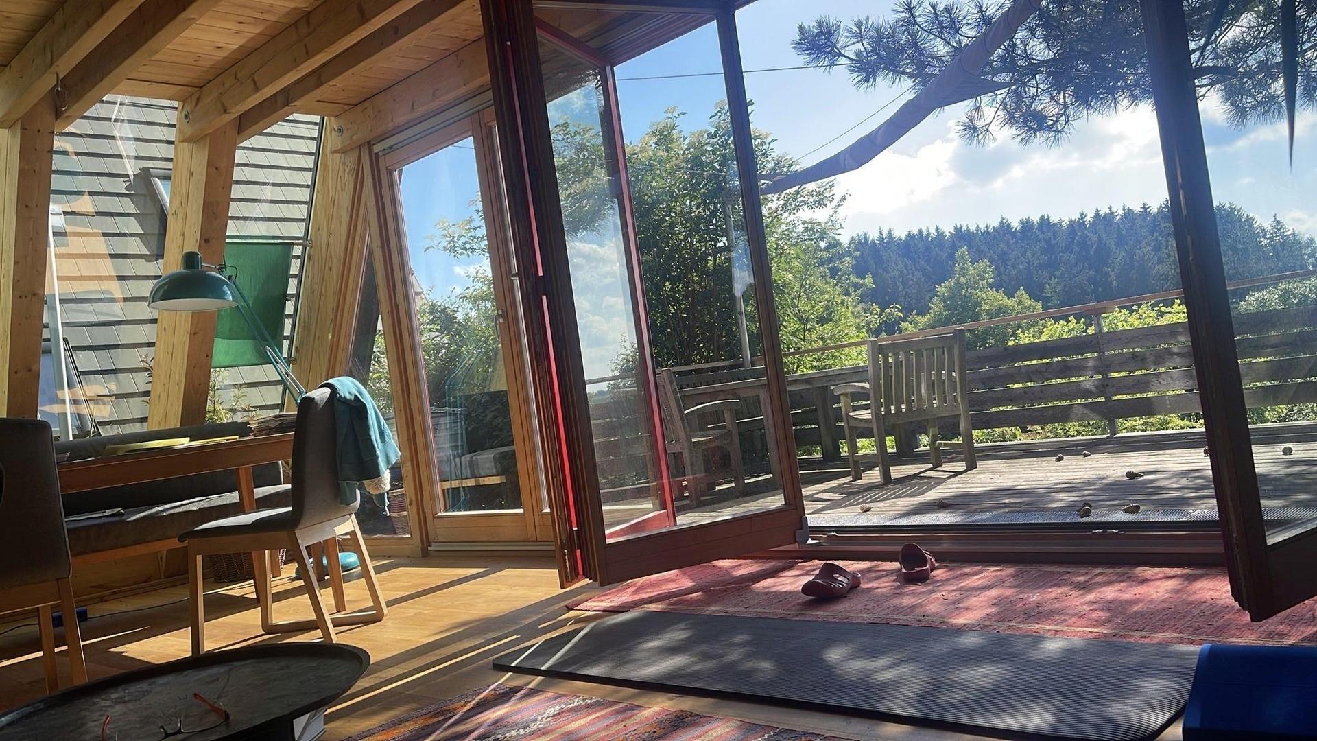 Wohnzimmer mit Terrasse