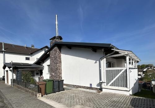 Front Außen mit Stellplatz