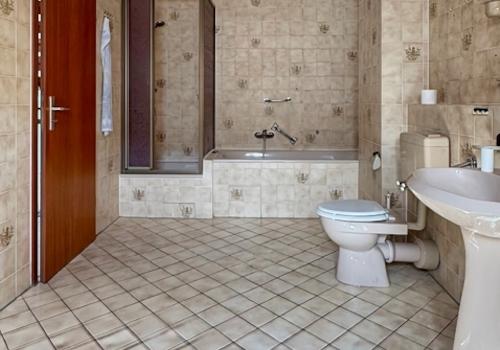 OG Bad mit Wanne, Dusche