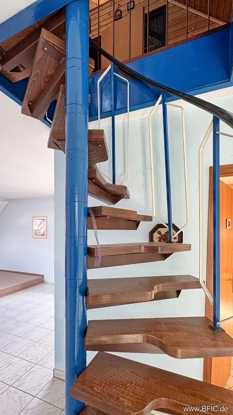 OG Treppe zum Dachgeschoss
