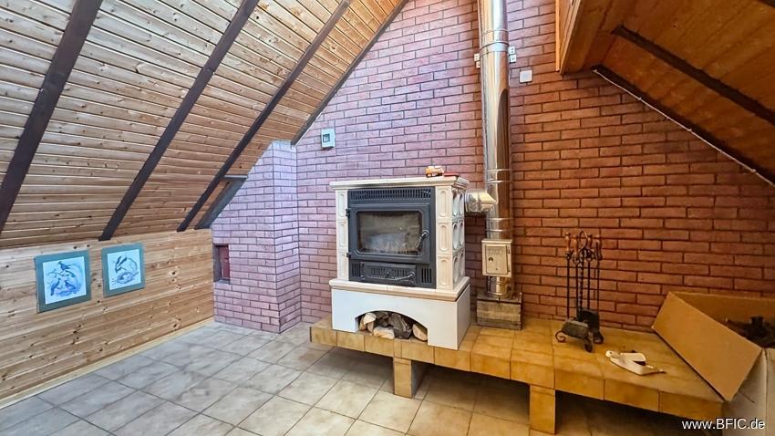 DG Studio, Kamin