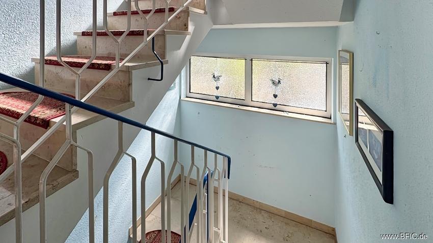 EG Treppe zum Untergeschoss