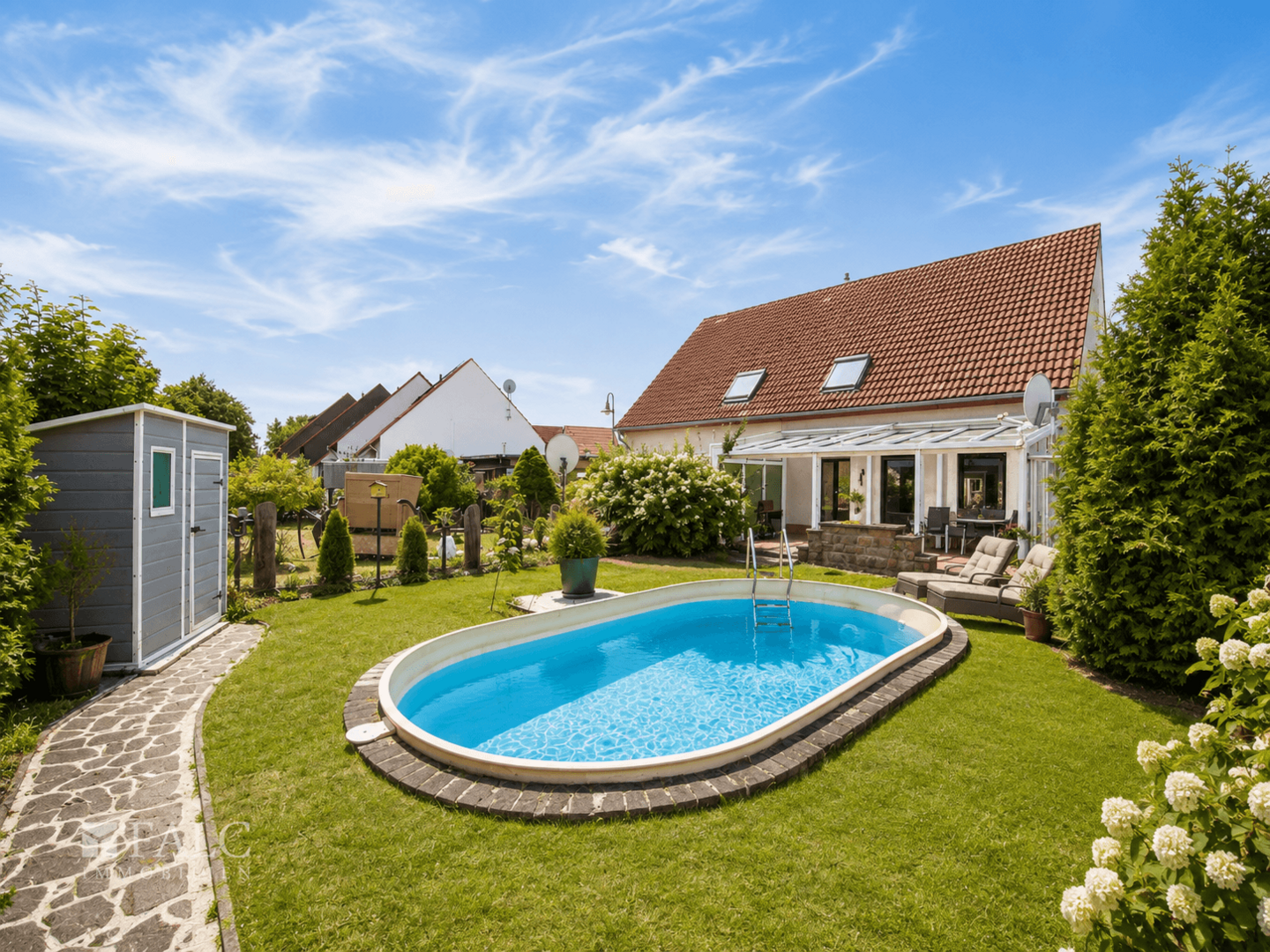 Garten mit Pool