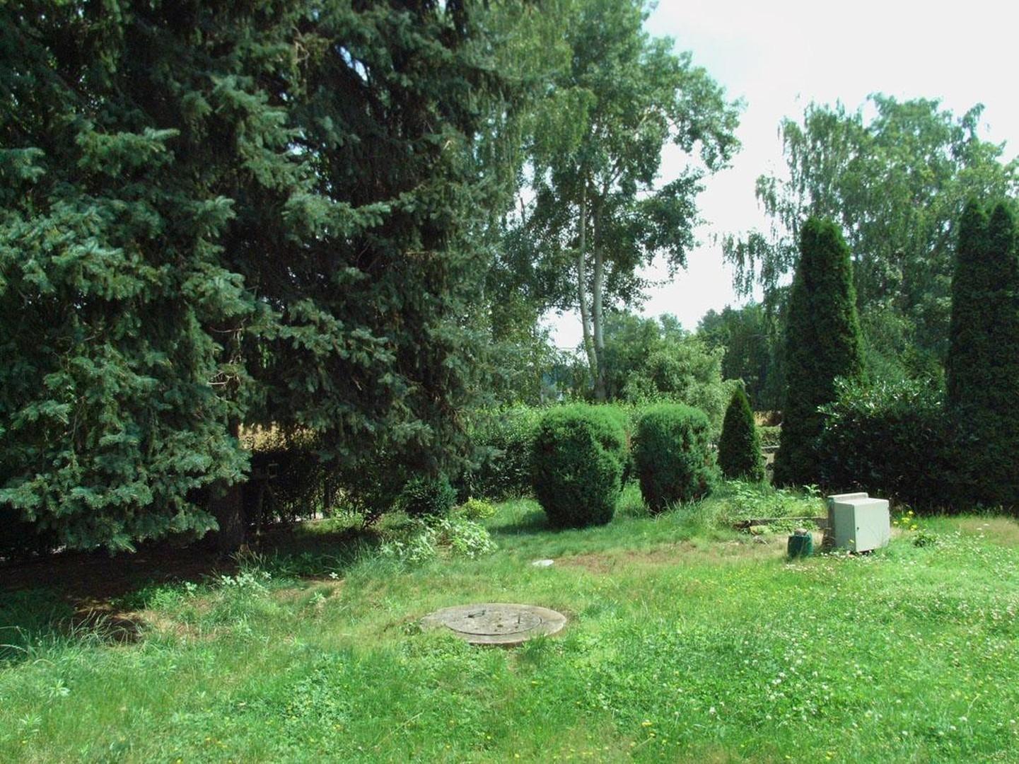 16_Garten_hinten_Klärgrube
