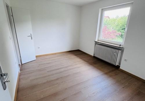 Zimmer mit begehbarem Schrank