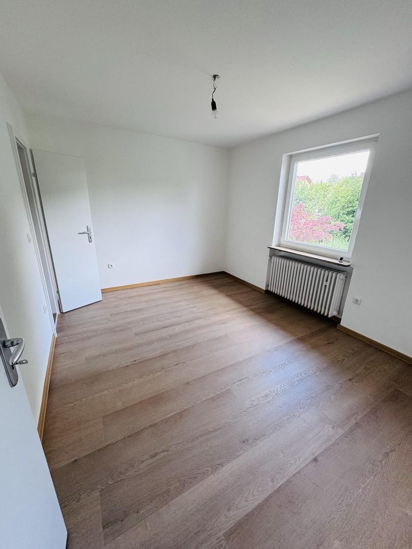 Zimmer mit begehbarem Schrank