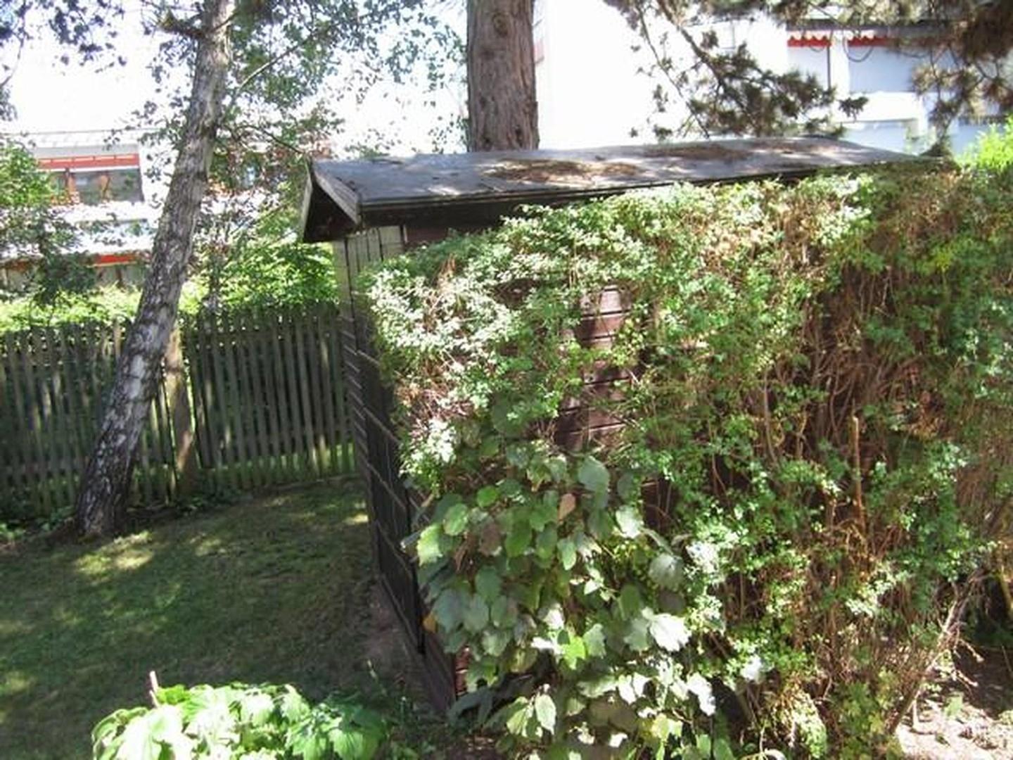 Eigene Gartenhütte mit...