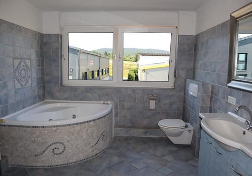 Badezimmer, Wohnung B