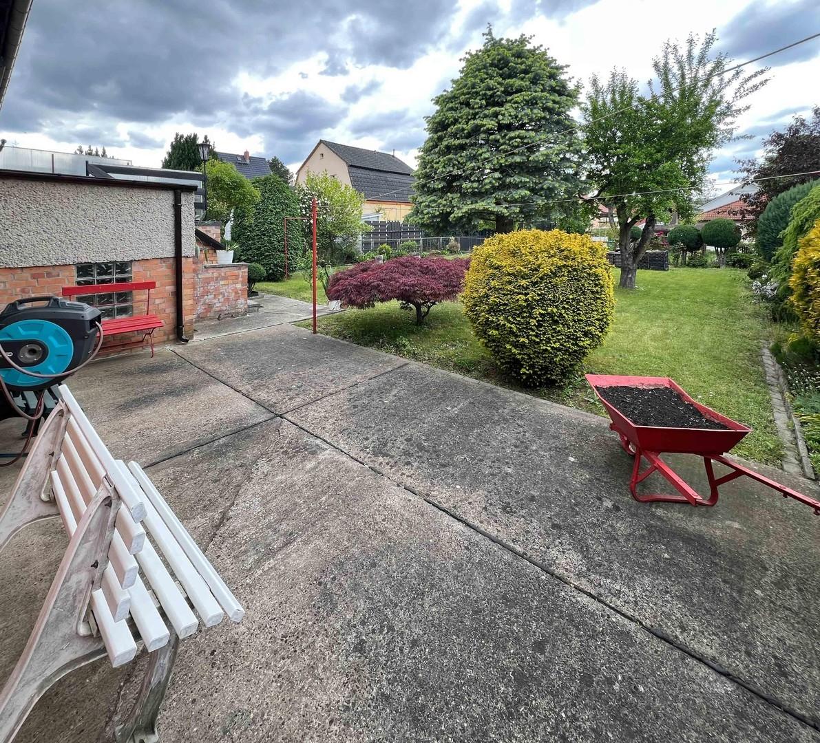Garten hinter dem Haus